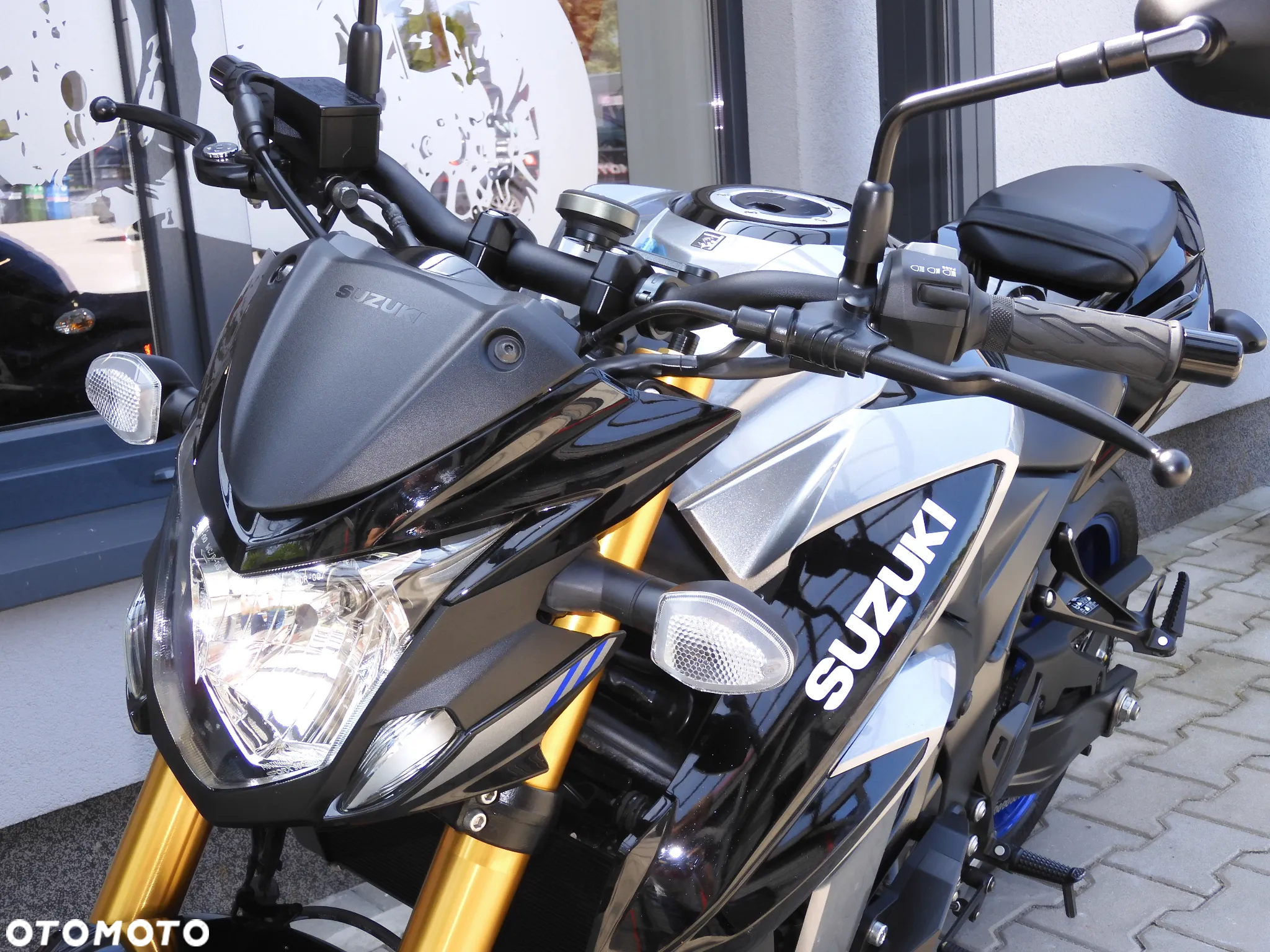 Suzuki GSX - 28