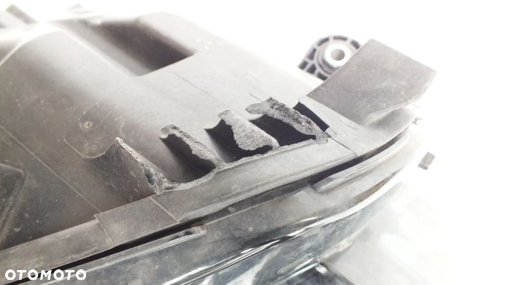 Lampa przednia lewa Skoda Octavia IV 5e4 - 6