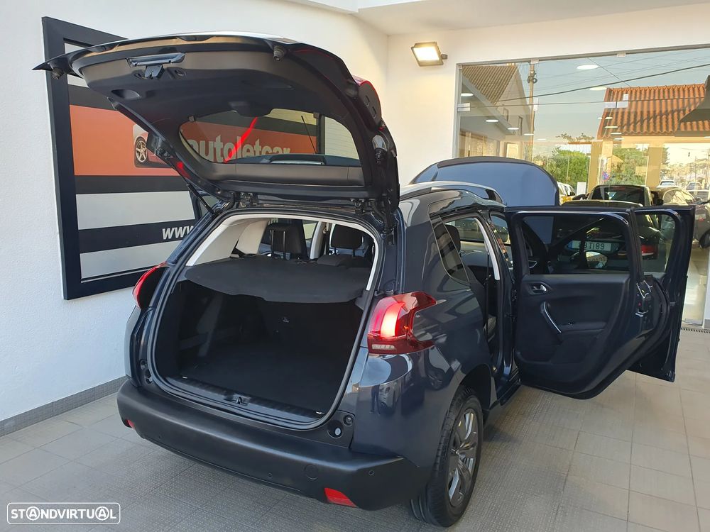 Peugeot 2008 1.2 PureTech Style EAT6 - 17