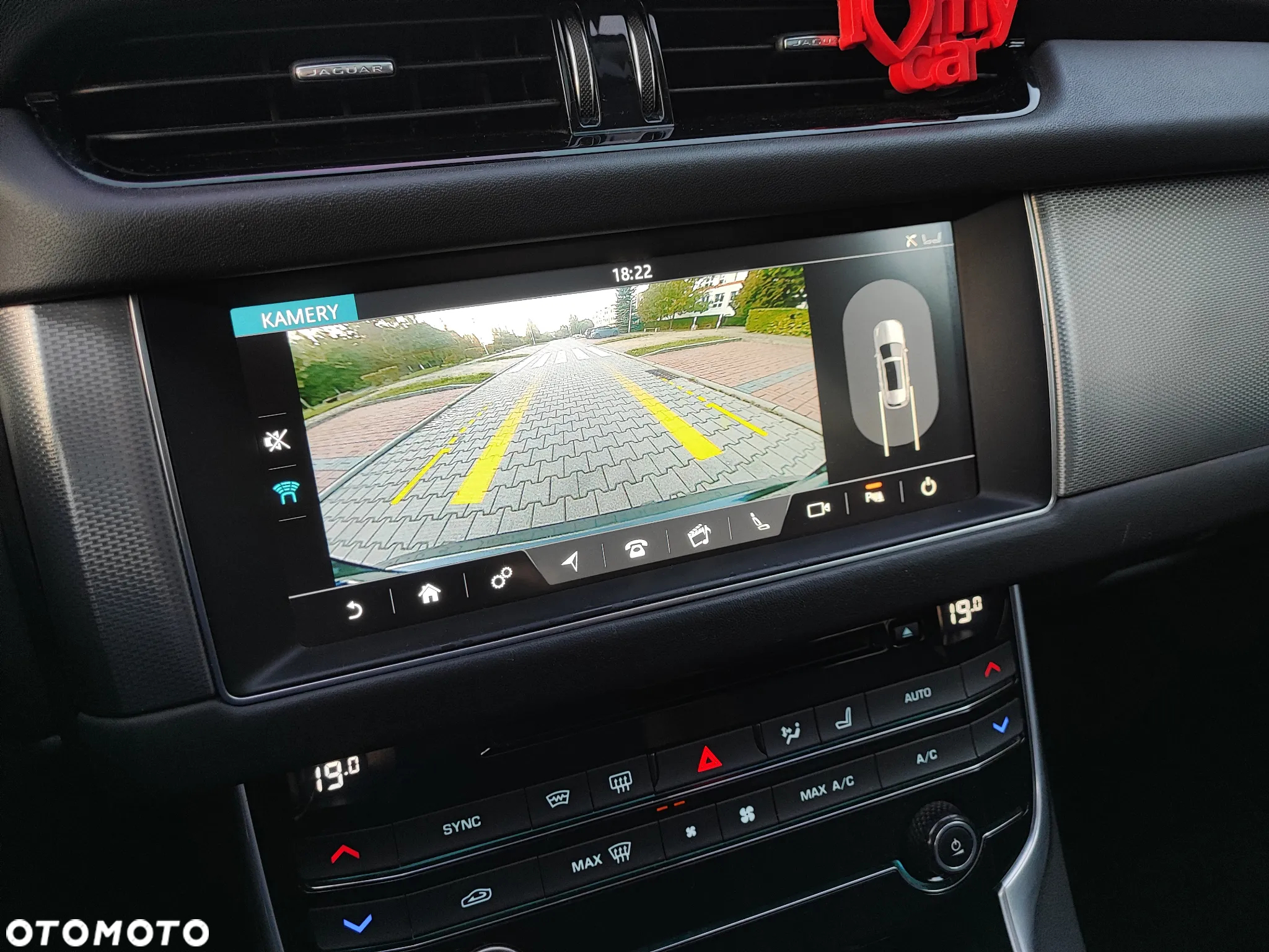 Jaguar XF 30d Sportbrake Portfolio - 24