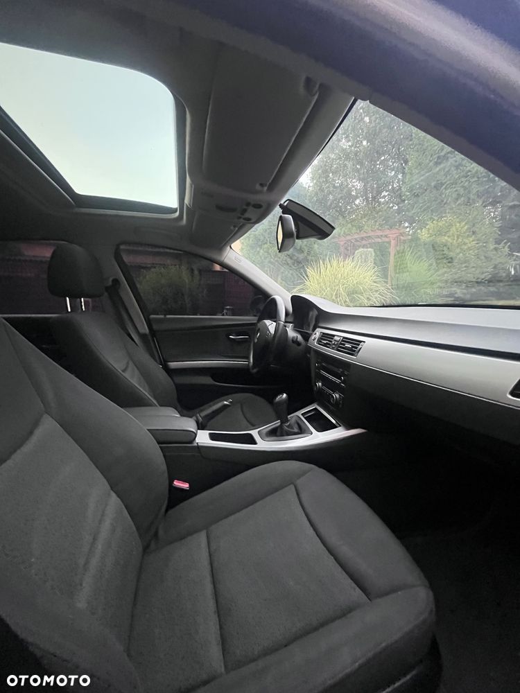 BMW Seria 3 318d - 15