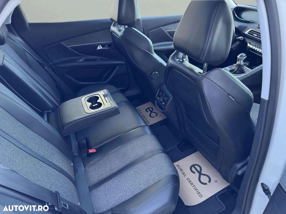 Peugeot 3008 1.2 PureTech Turbo S&S Allure - 12