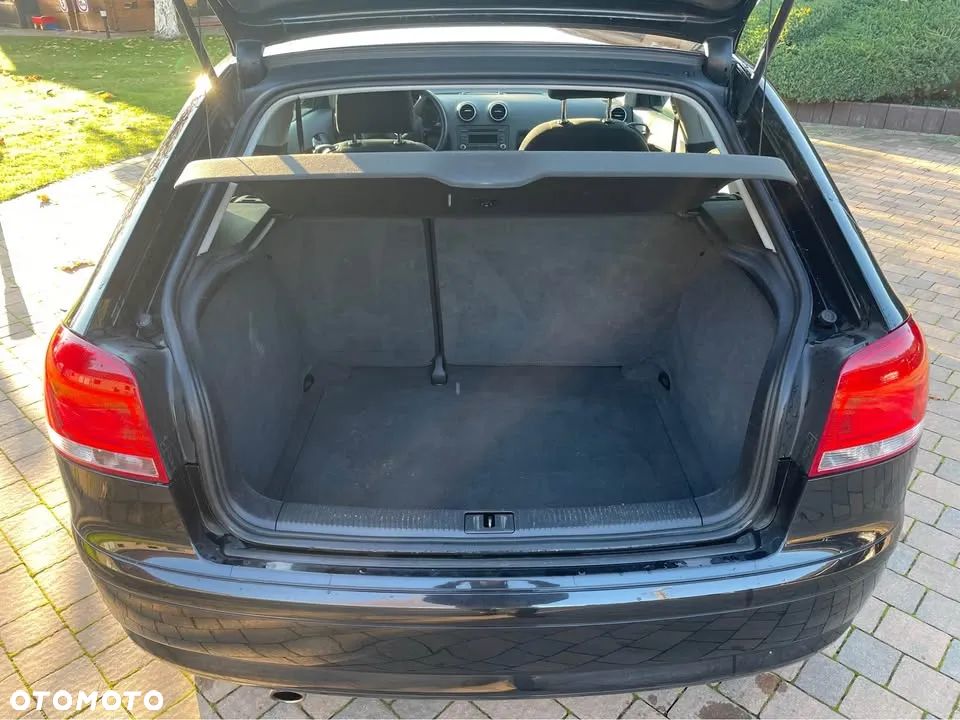 Audi A3 3-drzwiowe 1.6 Attraction - 11