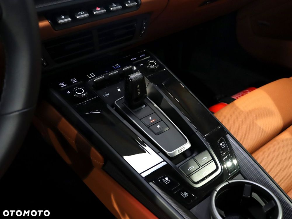 Porsche 911 Carrera T-Hybrid 4 GTS - 25