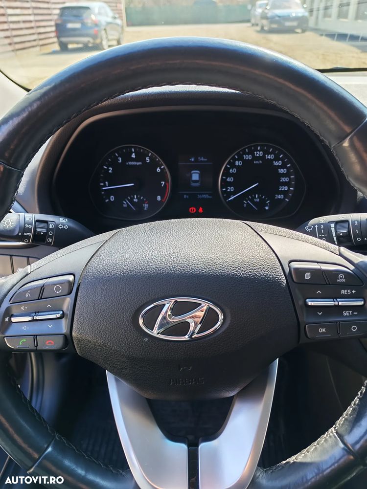 Hyundai i30 1.4 100CP 5DR M/T Highway - 14