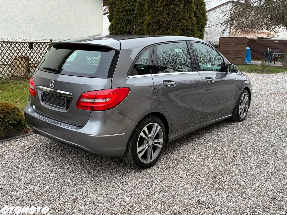 Mercedes-Benz Klasa B 180 BlueEFFICIENCY Edition - 20