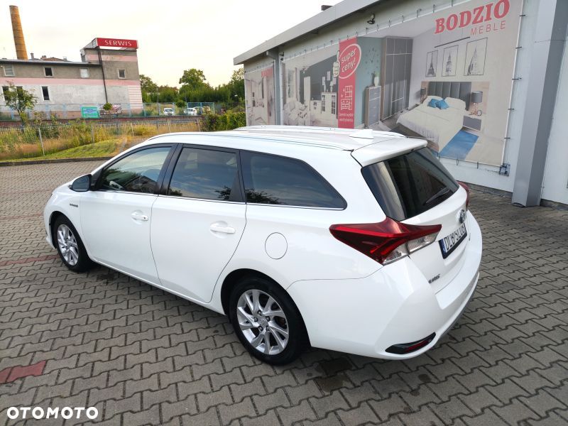 Toyota Auris Hybrid 135 Prestige - 6