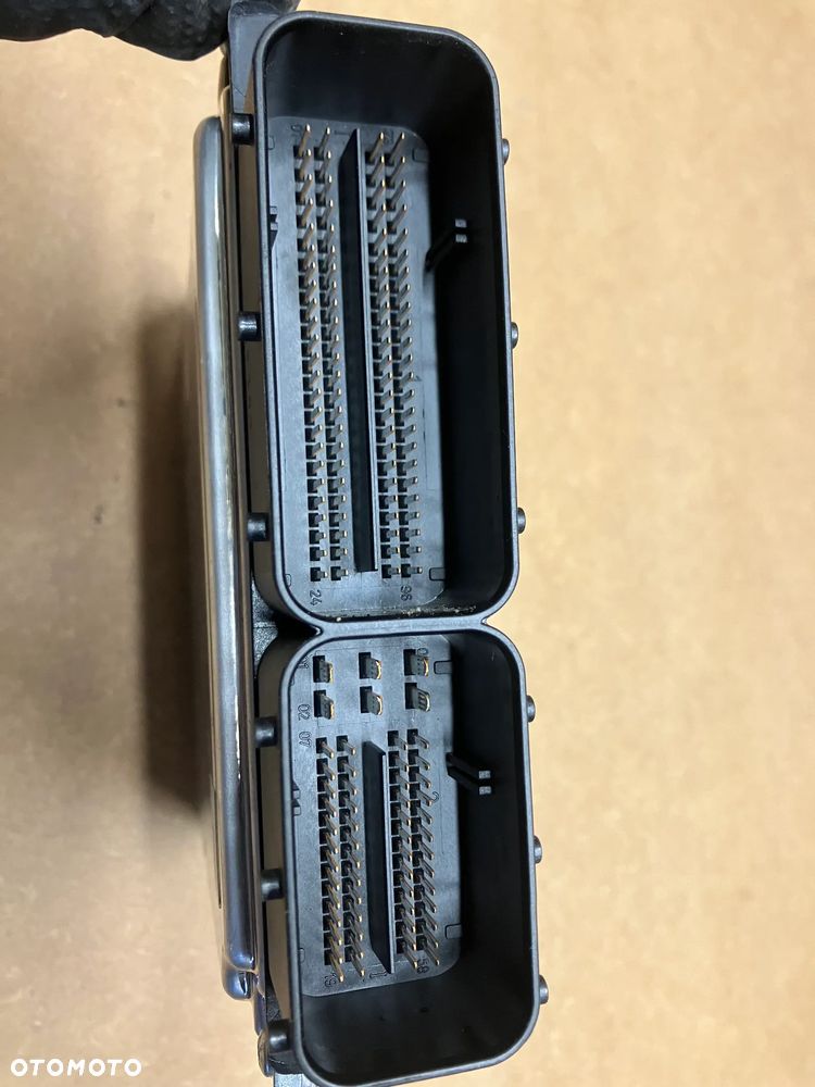 KOMPUTER STEROWNIK SILNIKA BMW E60 E61 E70 3.0D M57 235KM 0281014437 7806976 - 3