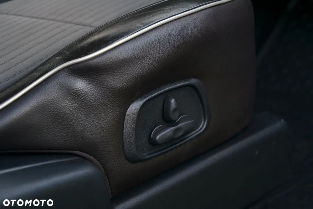 Mitsubishi Pajero 3.2 DID Elegance - 27