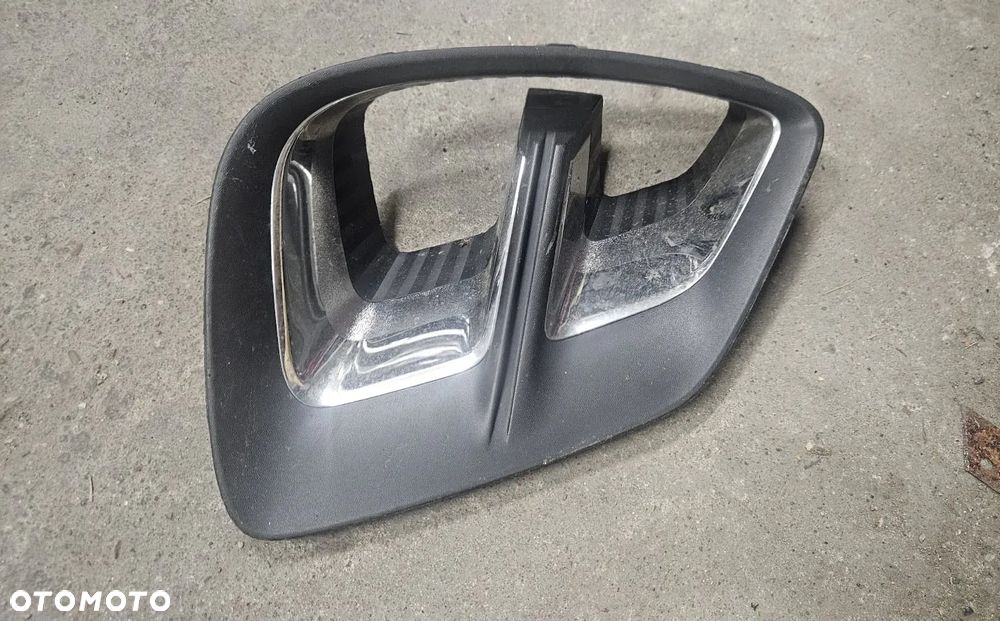 CAPTUR II PRAWA KRATKA HALOGENU ZDERZAKA 261A31120R - 3