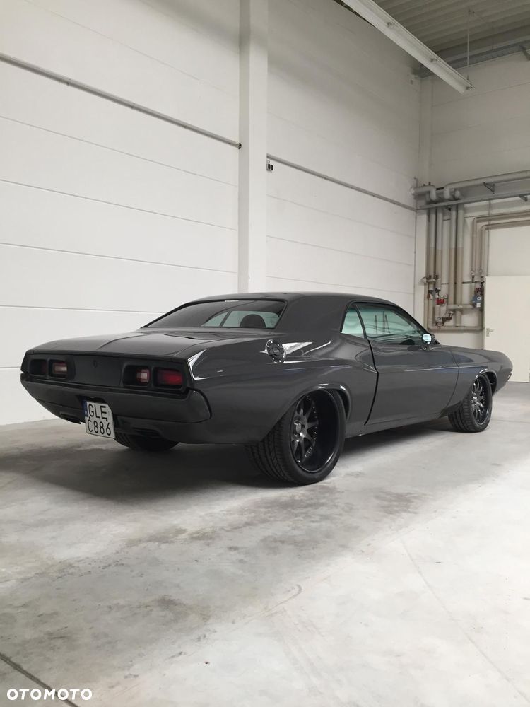 Dodge Challenger - 23