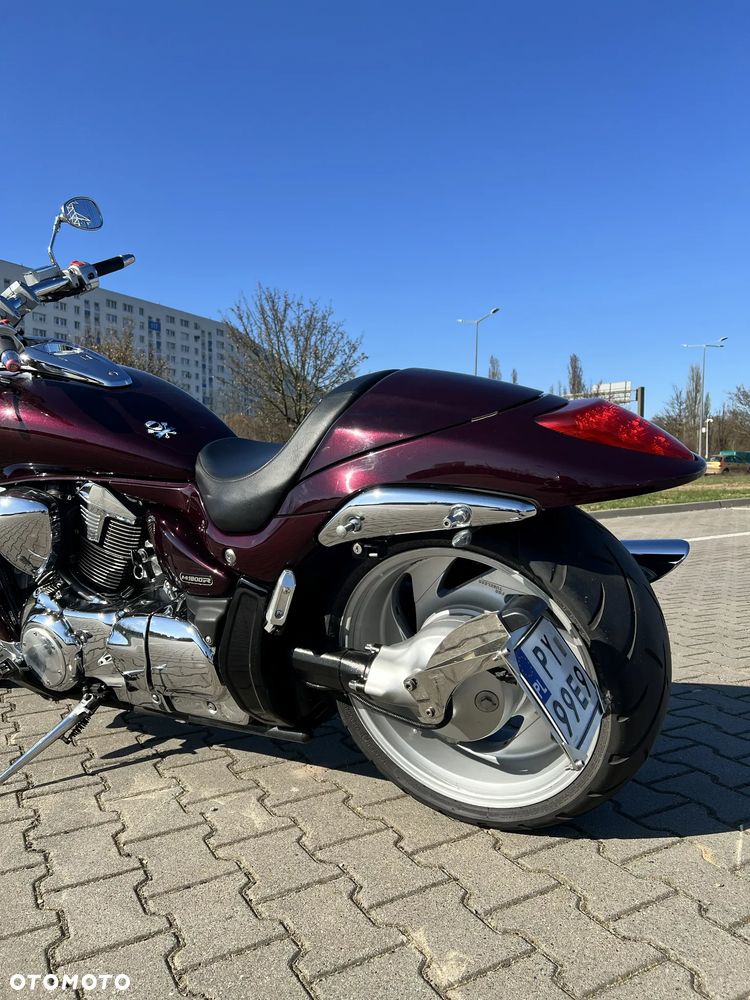 Suzuki Intruder - 11