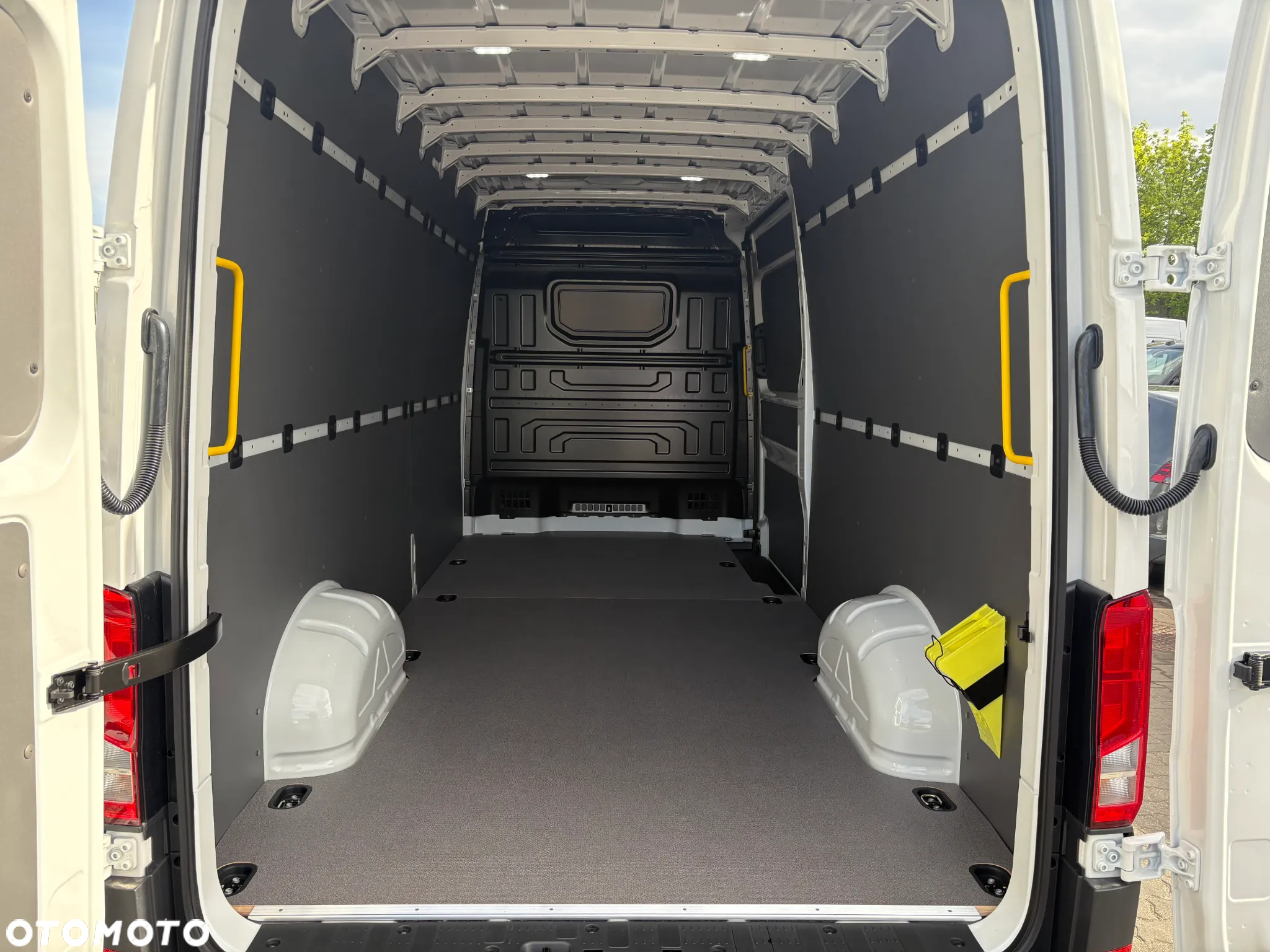 Volkswagen Crafter automat hak fabryczny - 10