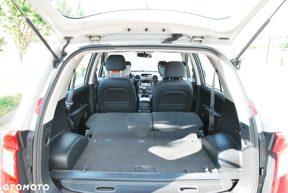 Kia Carens - 13