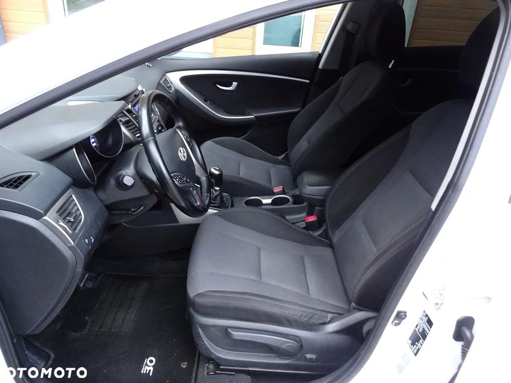 Hyundai i30 blue 1.4 Trend - 20