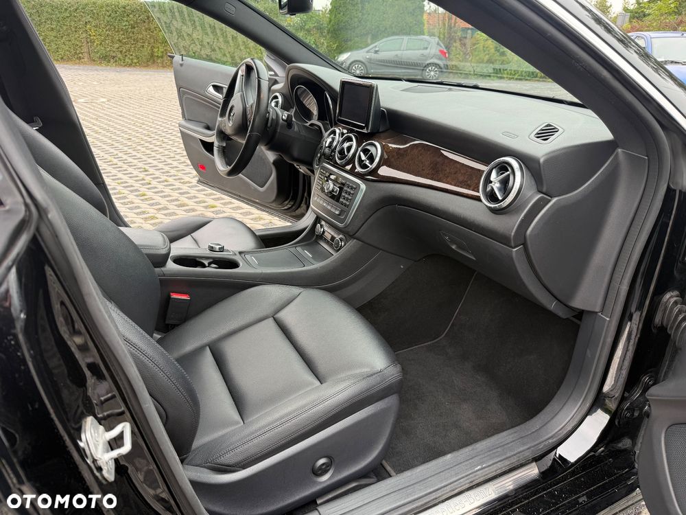 Mercedes-Benz CLA 250 7G-DCT AMG Line - 16