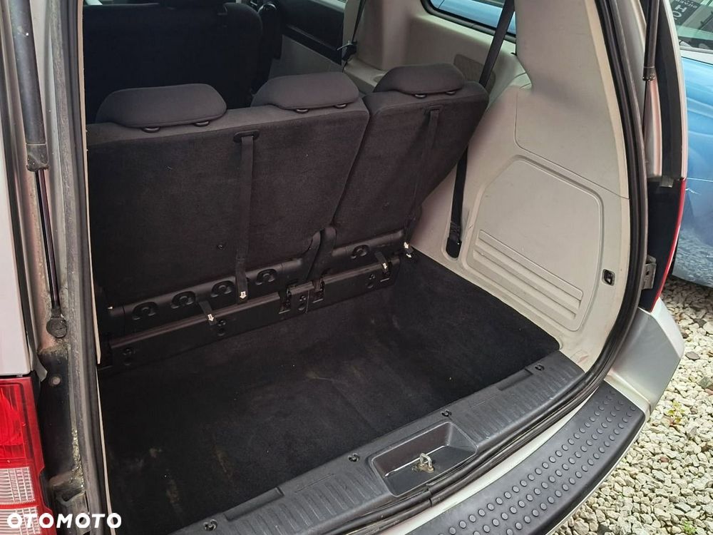 Dodge Caravan - 28