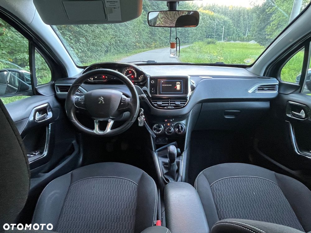 Peugeot 208 - 14