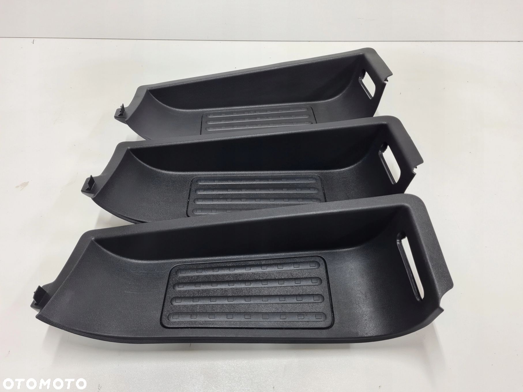 VW T5 CARAVELLE stopień próg drzwi prawy przód 7H5863736 - 1
