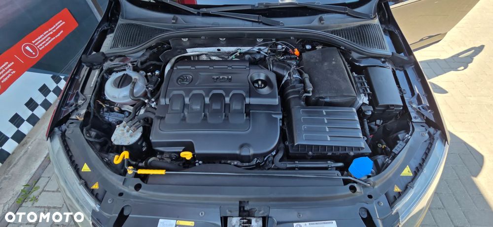 Skoda Octavia 2.0 TDI DSG RS - 41