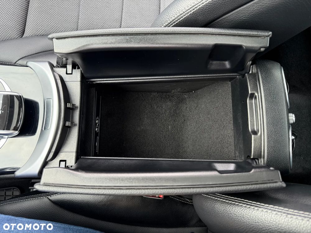 Mercedes-Benz Klasa C 180 7G-TRONIC Exclusive - 30