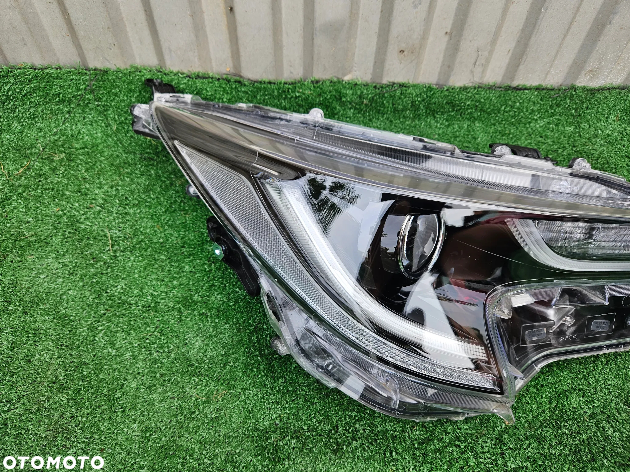 LAMPA PRAWY PRZÓD FULL LED TOYOTA COROLLA E21 HB KOMBI 19R- - 2