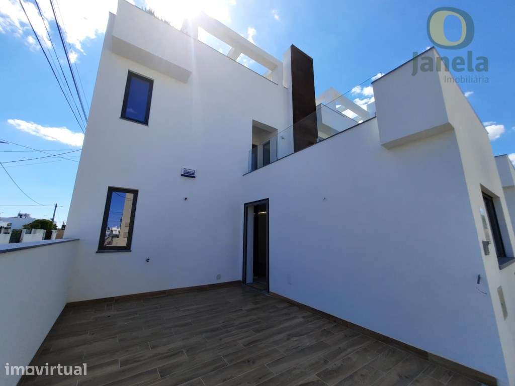 Moradia Moderna V3 com Piscina e Terraços com Vista para a Ria Formosa - Grande imagem: 2/60