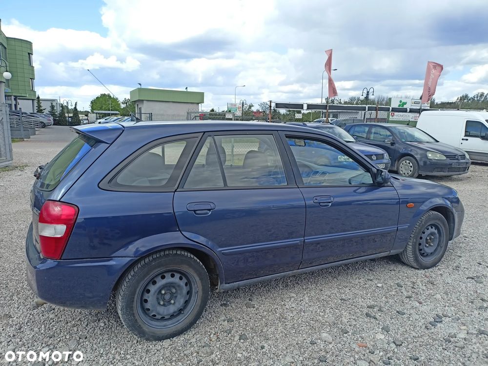 Mazda 323F - 4