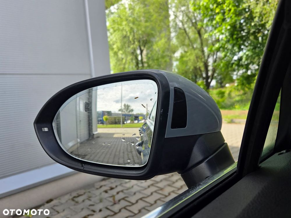 Volkswagen Passat 2.0 TSI Elegance DSG - 28