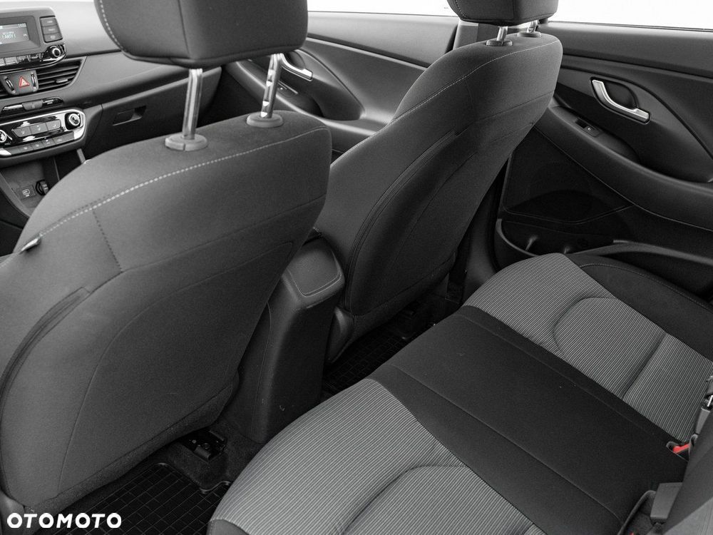 Hyundai i30 1.5 DPI Classic + - 21