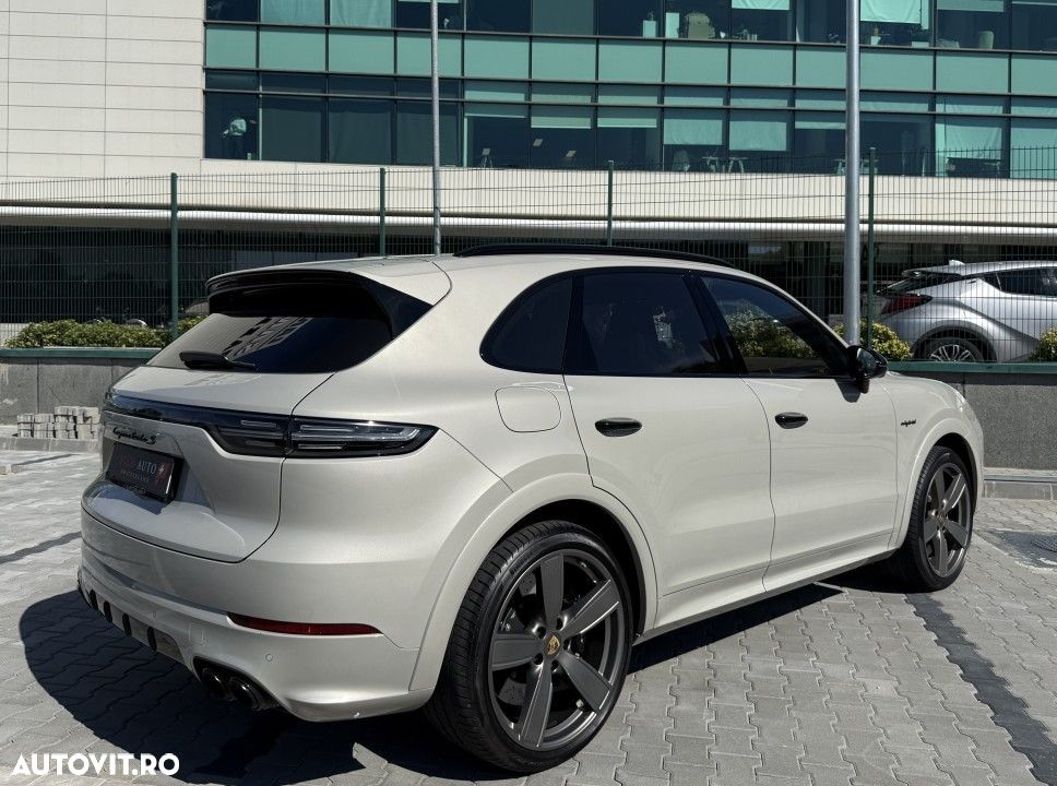 Porsche Cayenne - 4
