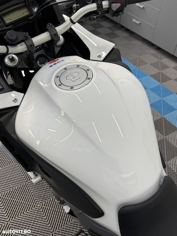 Honda VFR 1200F - 11