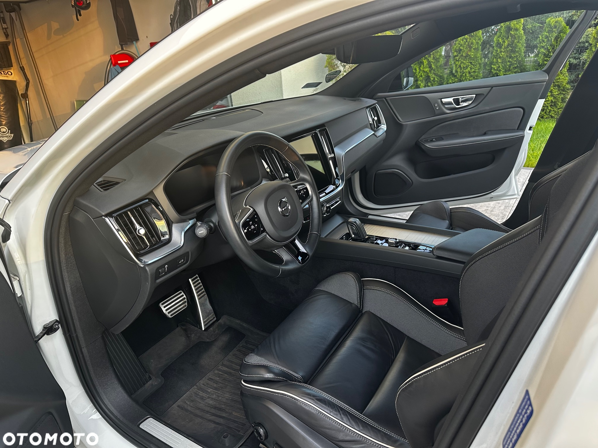 Volvo S60 B4 B R-Design - 5