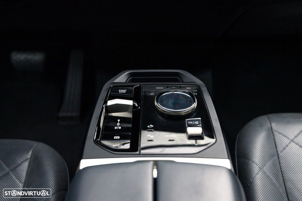 BMW iX xDrive 40 - 42