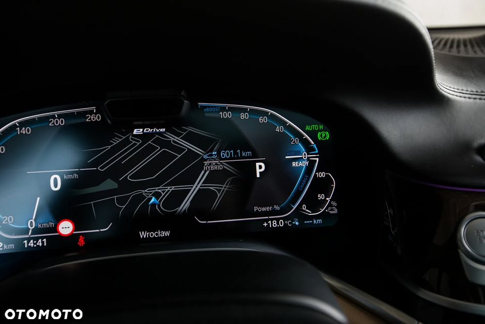BMW Seria 7 745e sport - 33
