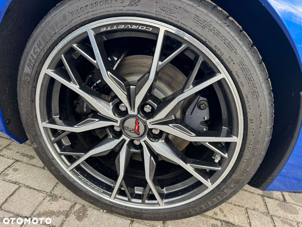 Chevrolet Corvette - 9