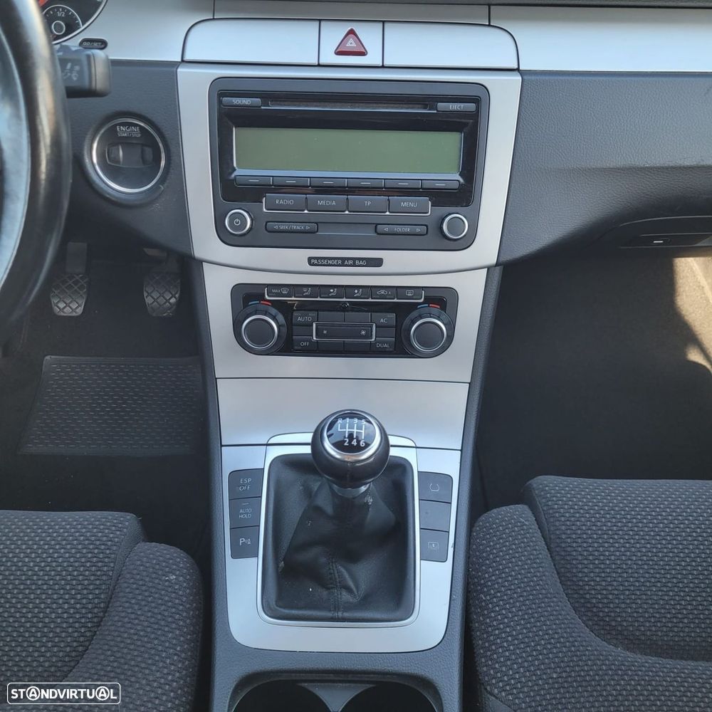 VW Passat 2.0 TDI Confortline - 11