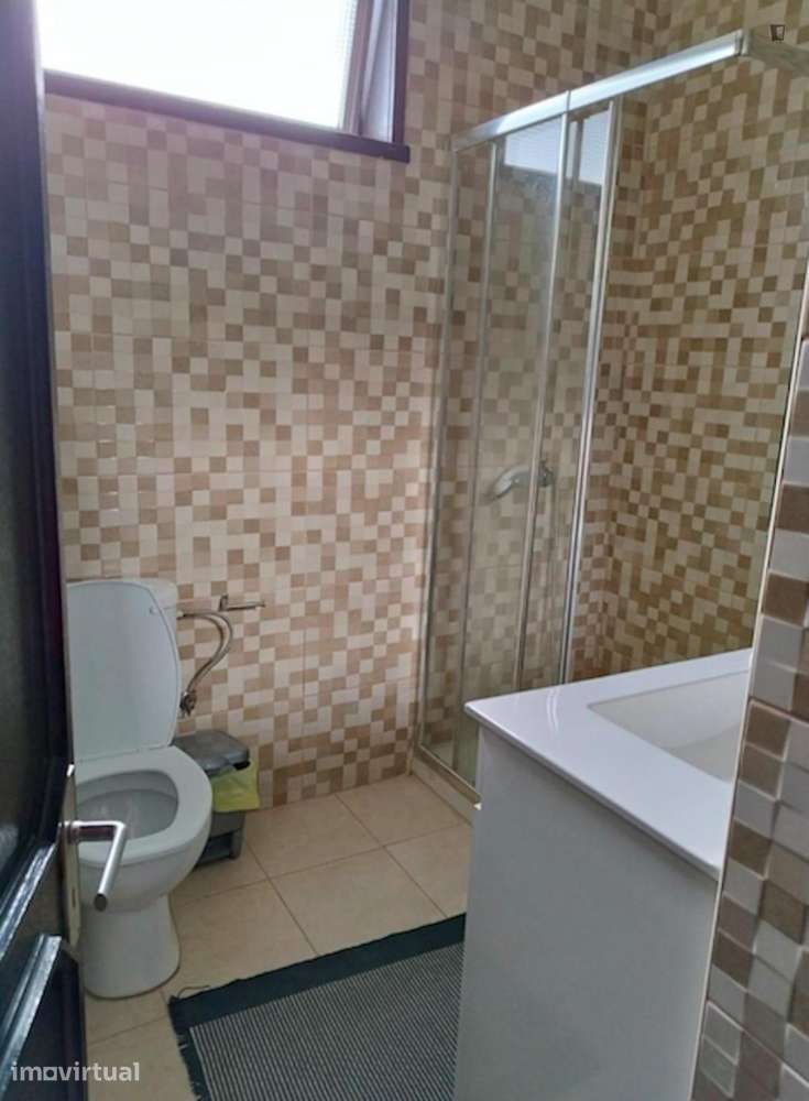 Quarto - localizado em Massarelos Porto - Grande imagem: 4/9