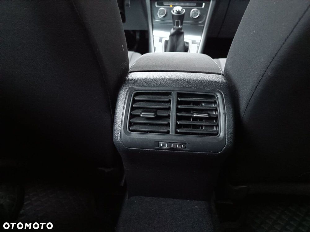 Volkswagen Golf 1.5 TSI BMT Trendline - 32