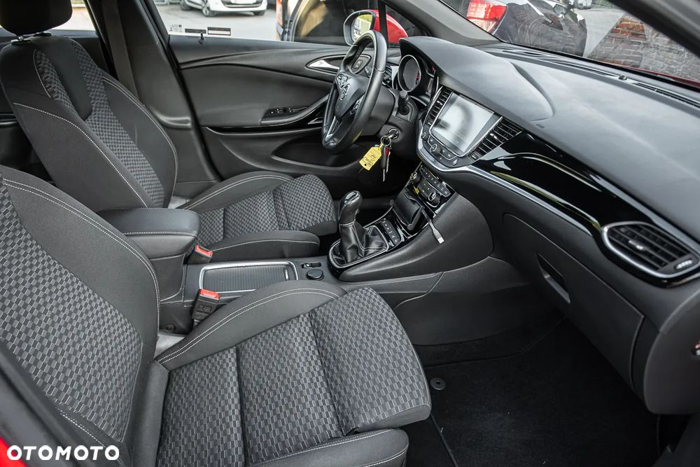 Opel Astra 1.4 Turbo Business - 29