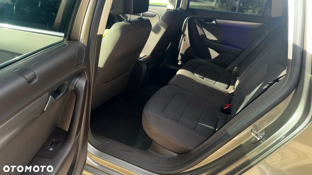 Volkswagen Passat 2.0 TDI Comfortline DSG - 21