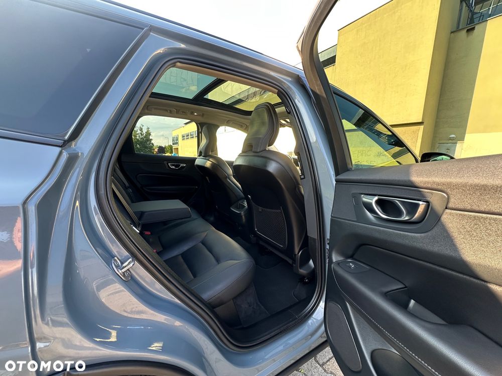 Volvo XC 60 B4 D Ultimate Dark - 24
