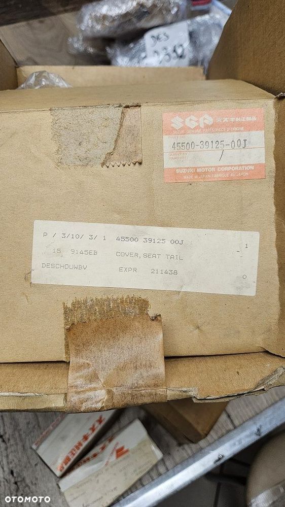 Nowy Schowek Tył Ogon Suzuki GP100 / GP125  45500-39125-00J - 14