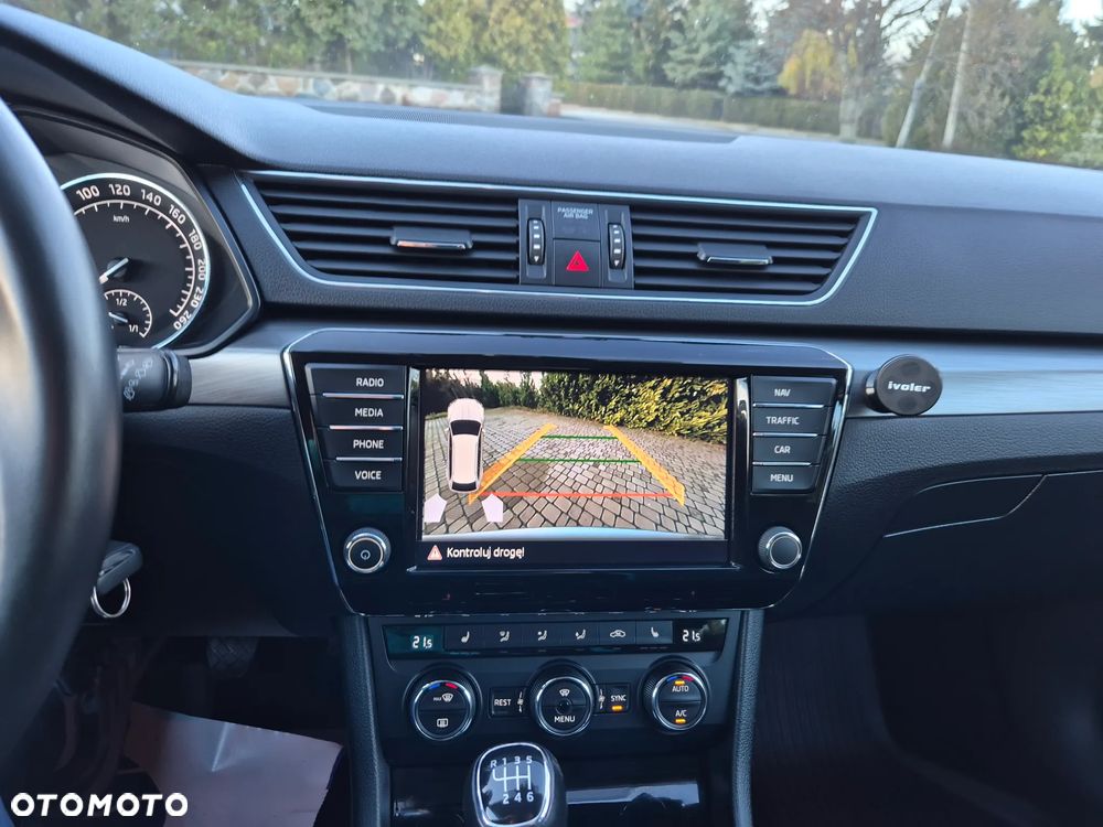 Skoda Superb 2.0 TDI Premium Edition - 33