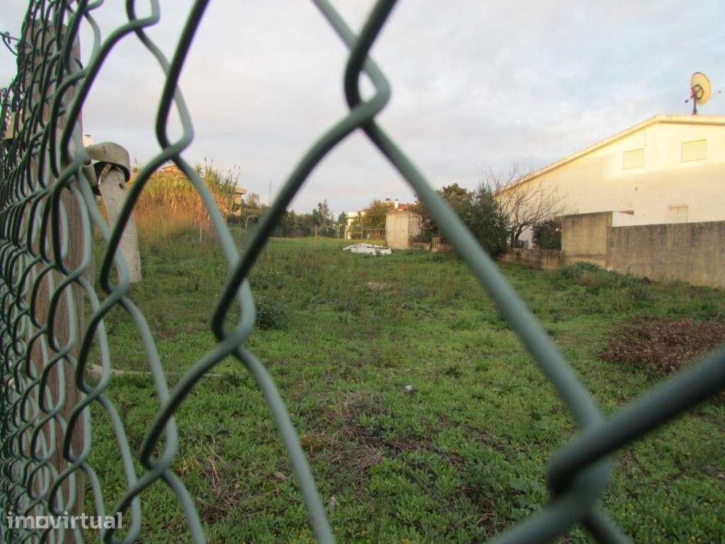 Lote de terreno para bloco habitacional no centro da cidade de Ourém - Grande imagem: 2/4