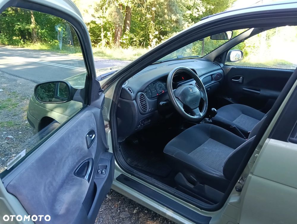 Renault Megane 1.9 dTi Air - 6