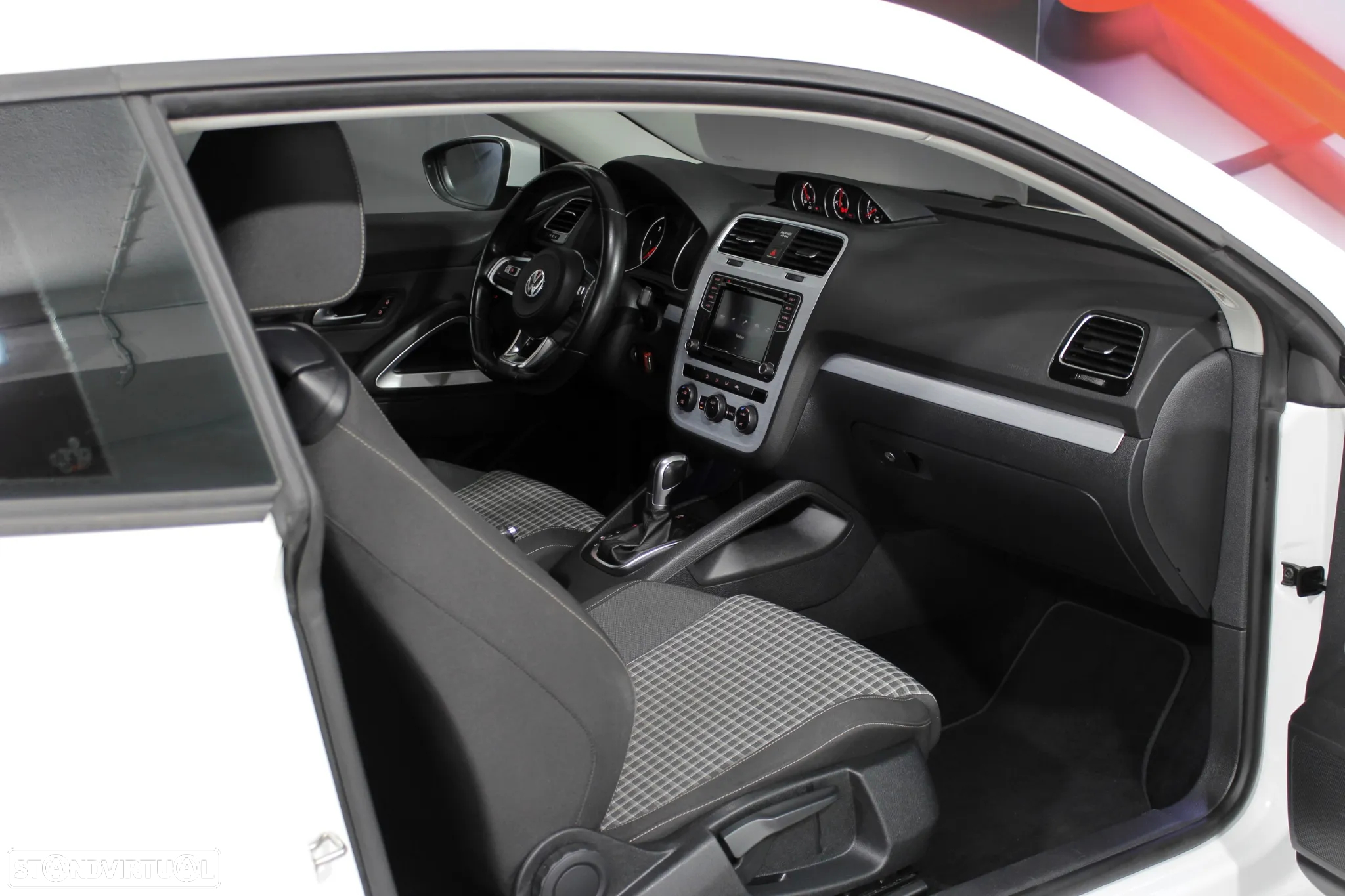 VW Scirocco 2.0 TDI Sport DSG - 13