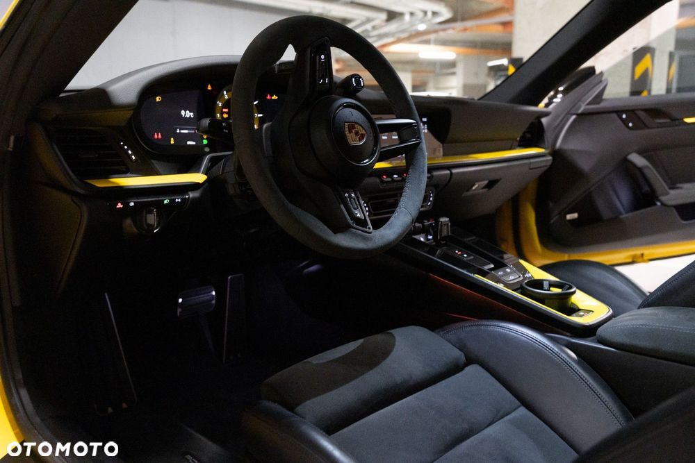 Porsche 911 Carrera GTS PDK - 6