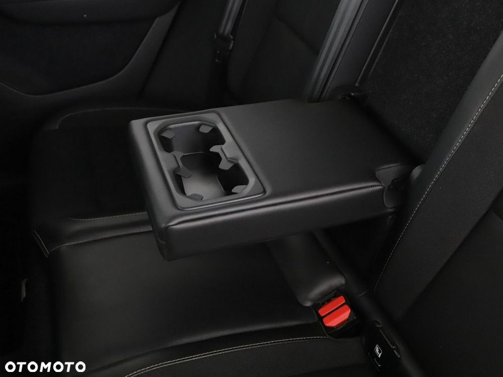 Volvo XC 40 D3 AWD - 40
