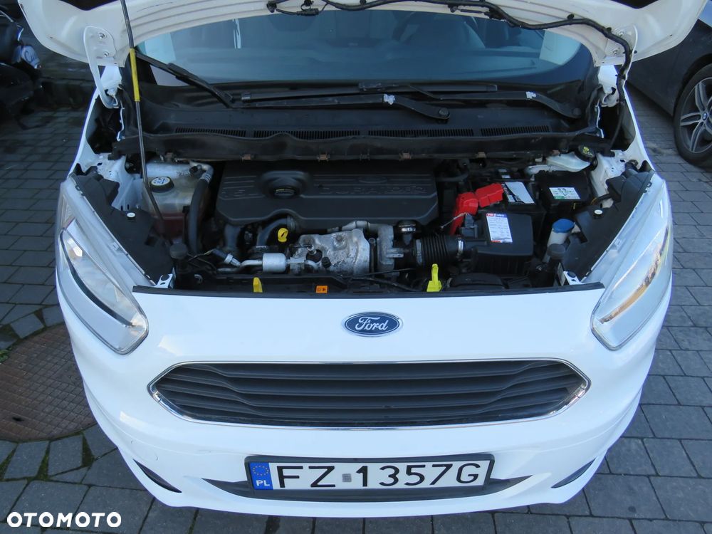 Ford Tourneo Courier - 36